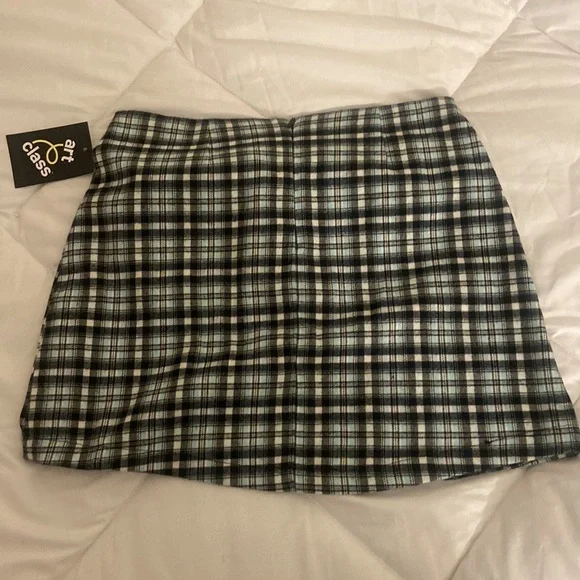 Blue white and black pattern skirt - Picture 2 of 2